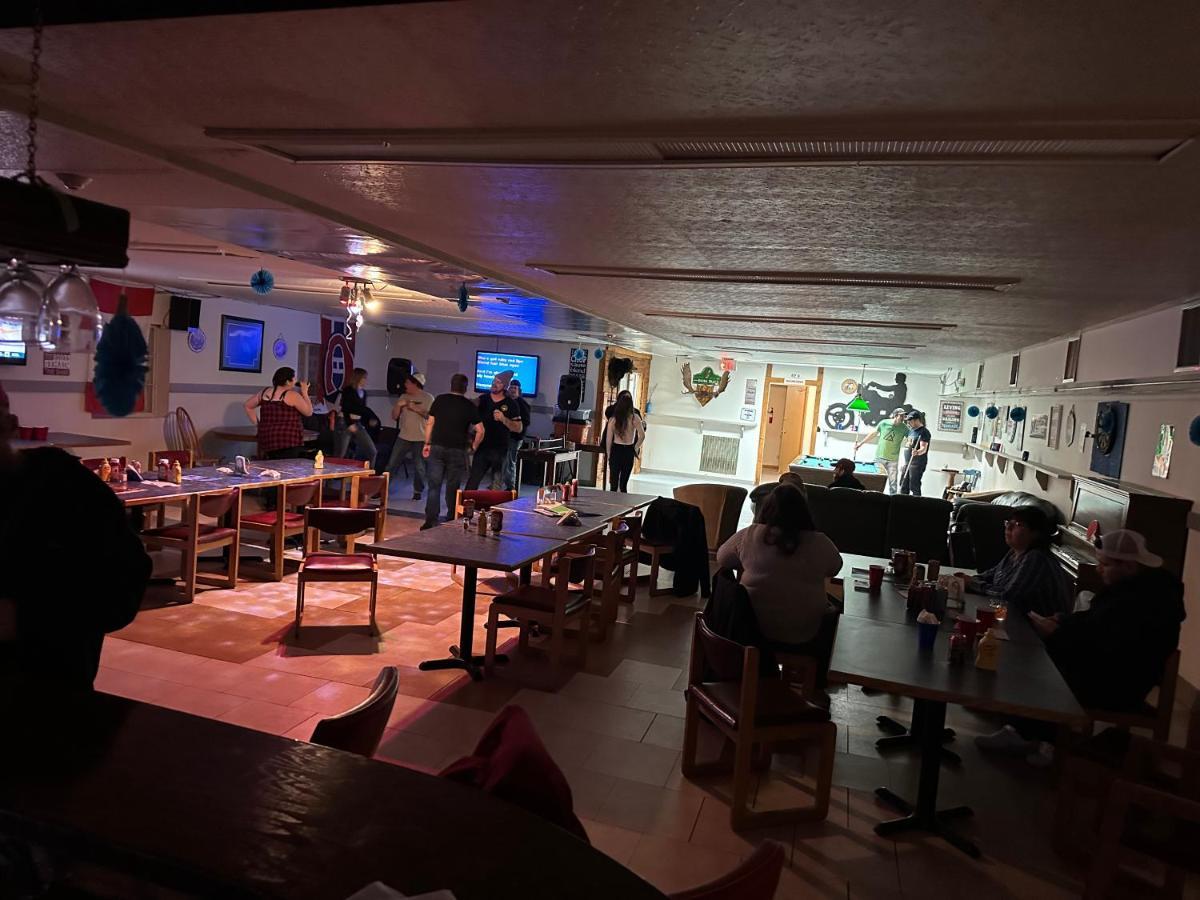 North Adventure Inn Cochrane Zewnętrze zdjęcie